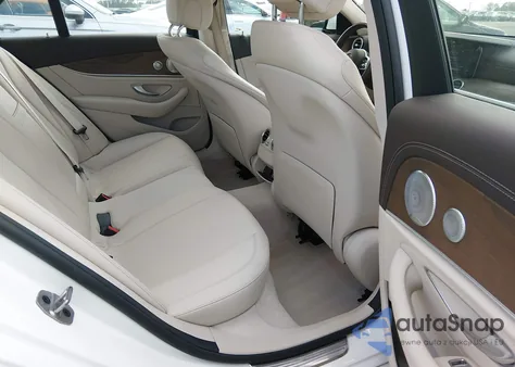 2019 Mercedes-Benz E 300 4Matic z USA, uszkodzony, nr VIN WDDZF4KB3KA632375